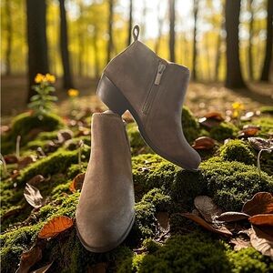 NEW: 6W  Basel Carafe oil suade Ankle Boots